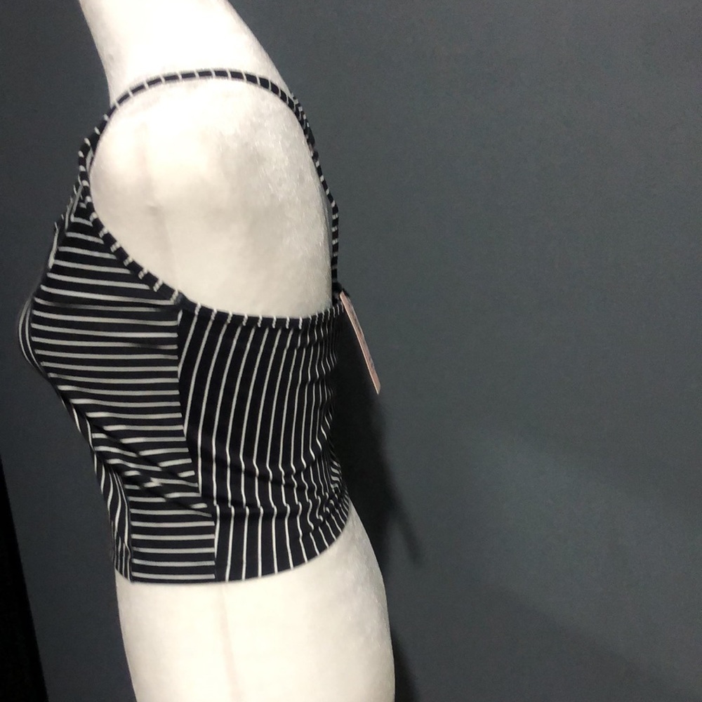 VICTORIAS SECRET INCRDBL ESSENTL WOMENS TANK - STRIPEVER .size medium - Picture 2 of 9